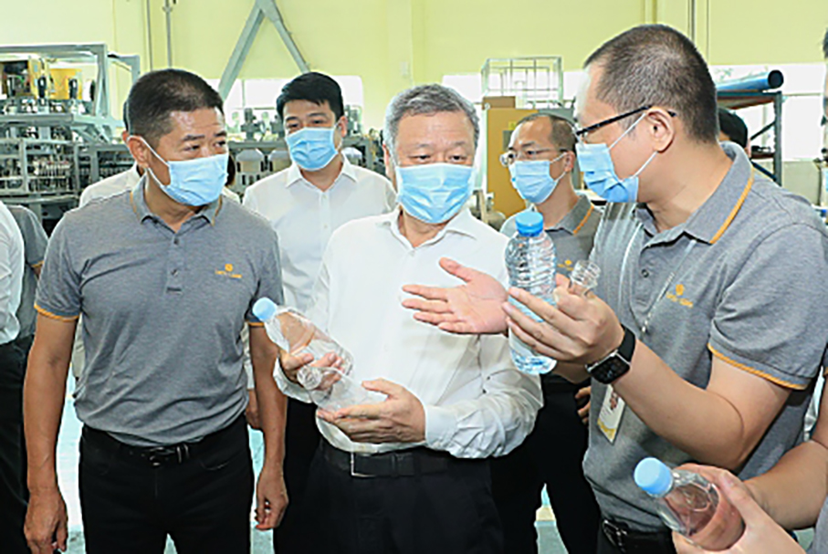 中國聯(lián)通董事長王曉初一行蒞臨達(dá)意隆參觀調(diào)研